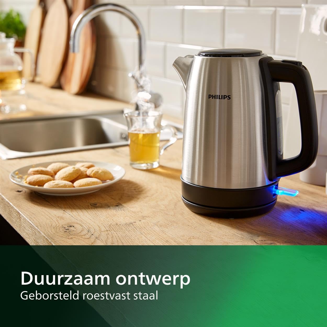 Philips Waterkoker 1.7 L Veerdeksel Indicatielamp Draaivoet Gemaakt om lang mee te gaan. Snelle kookprestaties van een superefficiënt verwarmingselement. Inhoud van 1,7 - meer dan 7 kopjes uit een volle kan. Merk Philips Capaciteit 1,7 Liter Materiaal Pol