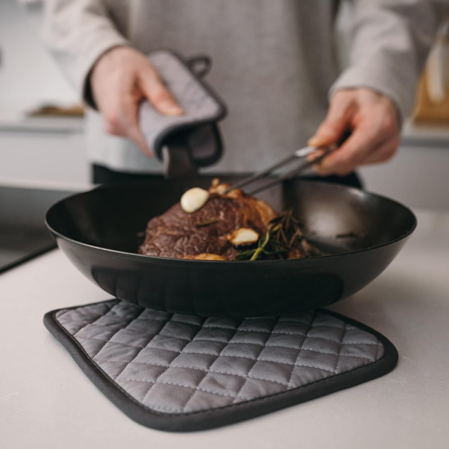 LauterSchutz® Ovenwanten per paar - met siliconen coating voor optimale grip en hittebestendigheid (contactwarmte: 250°C) in diverse kleuren (Gekleurd/lichtblauw) ✅ LauterSchutz - DE ORIGINELE, ONTWIKKELD EN ONTWORPELD IN DUITSLAND - De LauterSchutz ovenw