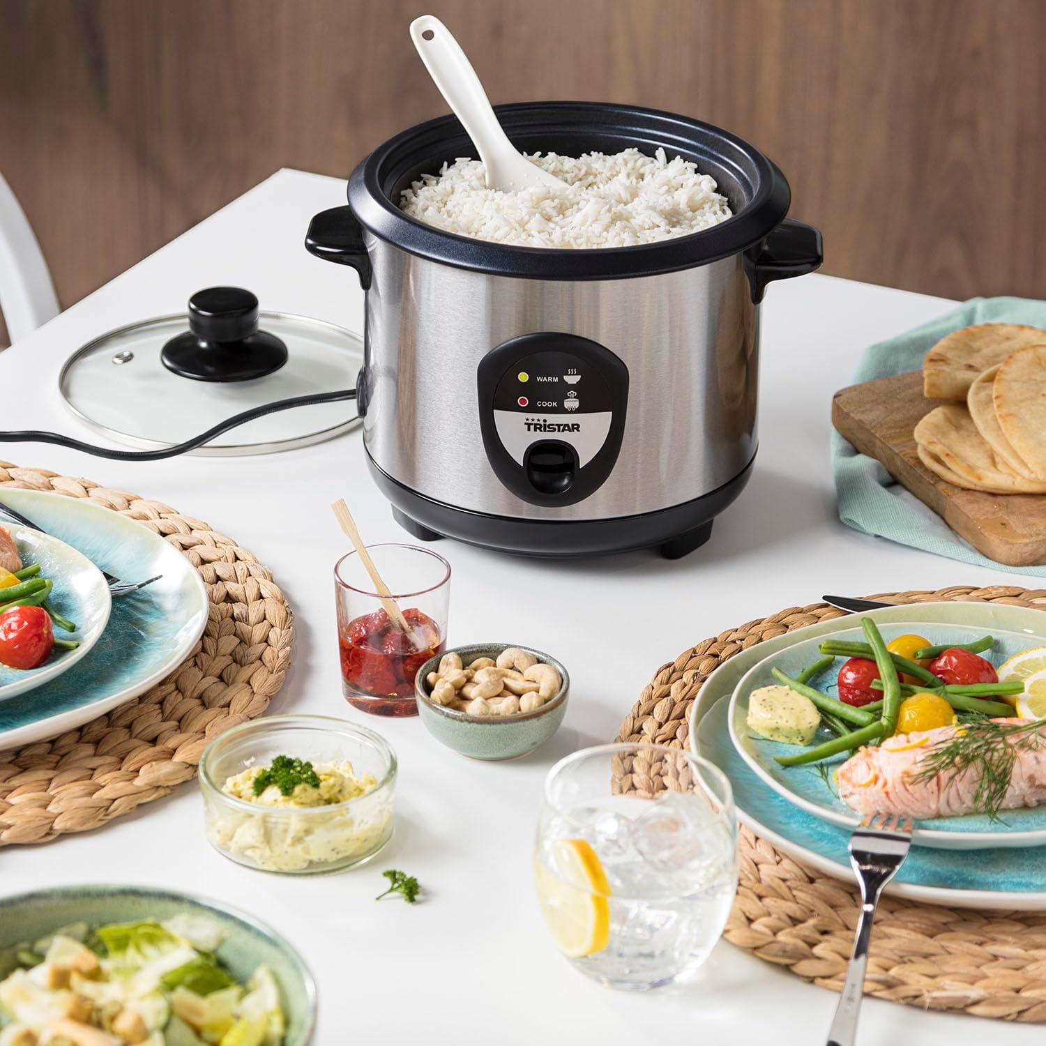 Tristar Rijstkoker – 2.2 liter – warmhoudfunctie - Silver Over dit item Mini rijstkoker met een inhoud van 0,6 liter voor 3 porties rijst. Lengte netsnoer (m): 1,1 m. Diameter: 17 cm Veilig in gebruik dankzij droogkookbeveiliging Zachte en heerlijke rijst