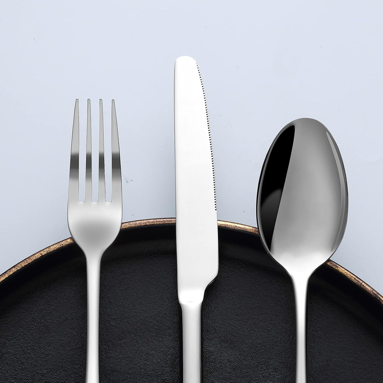 Bestdin Bestekset voor 6 personen 30-delige Over dit item 30-delige bestekset voor 6 personen: Bestdin als 30-delige titanium bestekset zwart bestaat uit 6 messen, 6 eetlepels, 6 tafelvorken, 6 theelepels en 6 dessertvorkjes. Ideaal voor elke formele of c