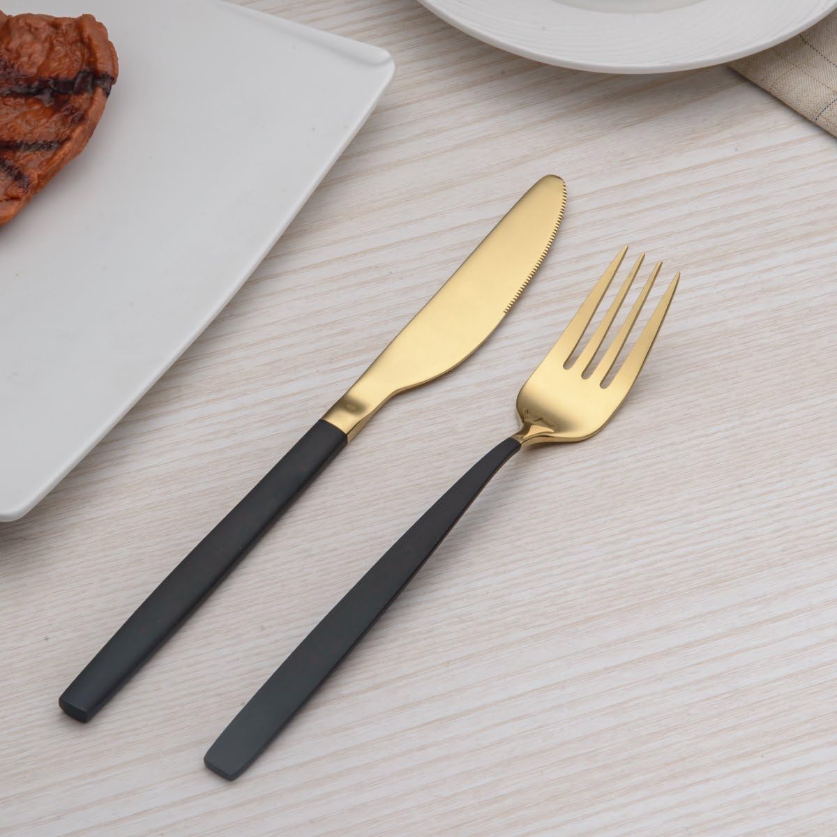 Berglander 30-delige vergulde bestekset glanzend goud Over dit item 30 stuks bevatten: 6 van elk, dinerlepel, dinervork, dinermes, theelepel, theevork Duurzaam, buigt niet; Sterk antiroest, ontwikkeld voor een goede grip voor volwassenen en kinderen. Goed