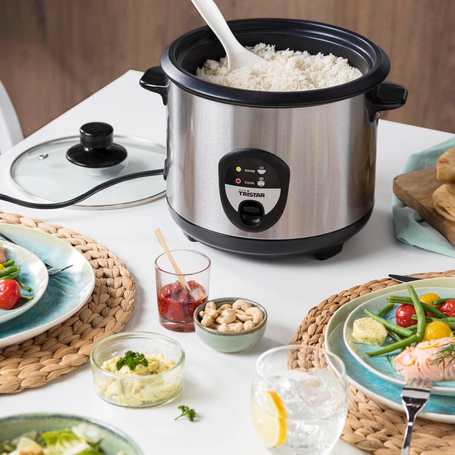 Tristar Rijstkoker – 2.2 liter – warmhoudfunctie - Silver Over dit item Mini rijstkoker met een inhoud van 0,6 liter voor 3 porties rijst. Lengte netsnoer (m): 1,1 m. Diameter: 17 cm Veilig in gebruik dankzij droogkookbeveiliging Zachte en heerlijke rijst