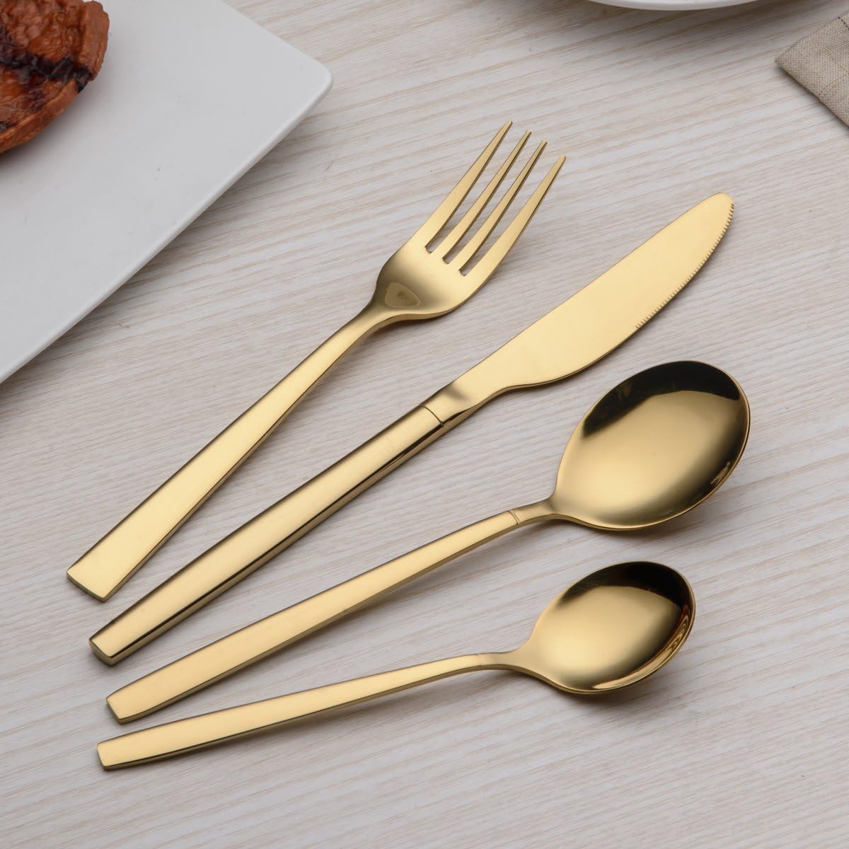 Berglander 30-delige vergulde bestekset glanzend goud Over dit item 30 stuks bevatten: 6 van elk, dinerlepel, dinervork, dinermes, theelepel, theevork Duurzaam, buigt niet; Sterk antiroest, ontwikkeld voor een goede grip voor volwassenen en kinderen. Goed