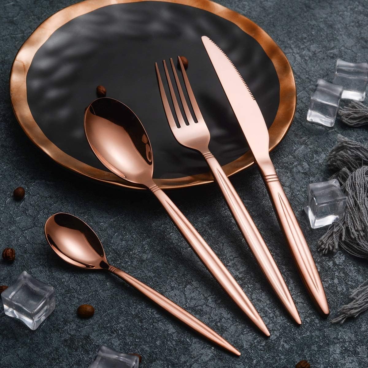 Berglander 30-delige vergulde bestekset glanzend goud Over dit item 30 stuks bevatten: 6 van elk, dinerlepel, dinervork, dinermes, theelepel, theevork Duurzaam, buigt niet; Sterk antiroest, ontwikkeld voor een goede grip voor volwassenen en kinderen. Goed