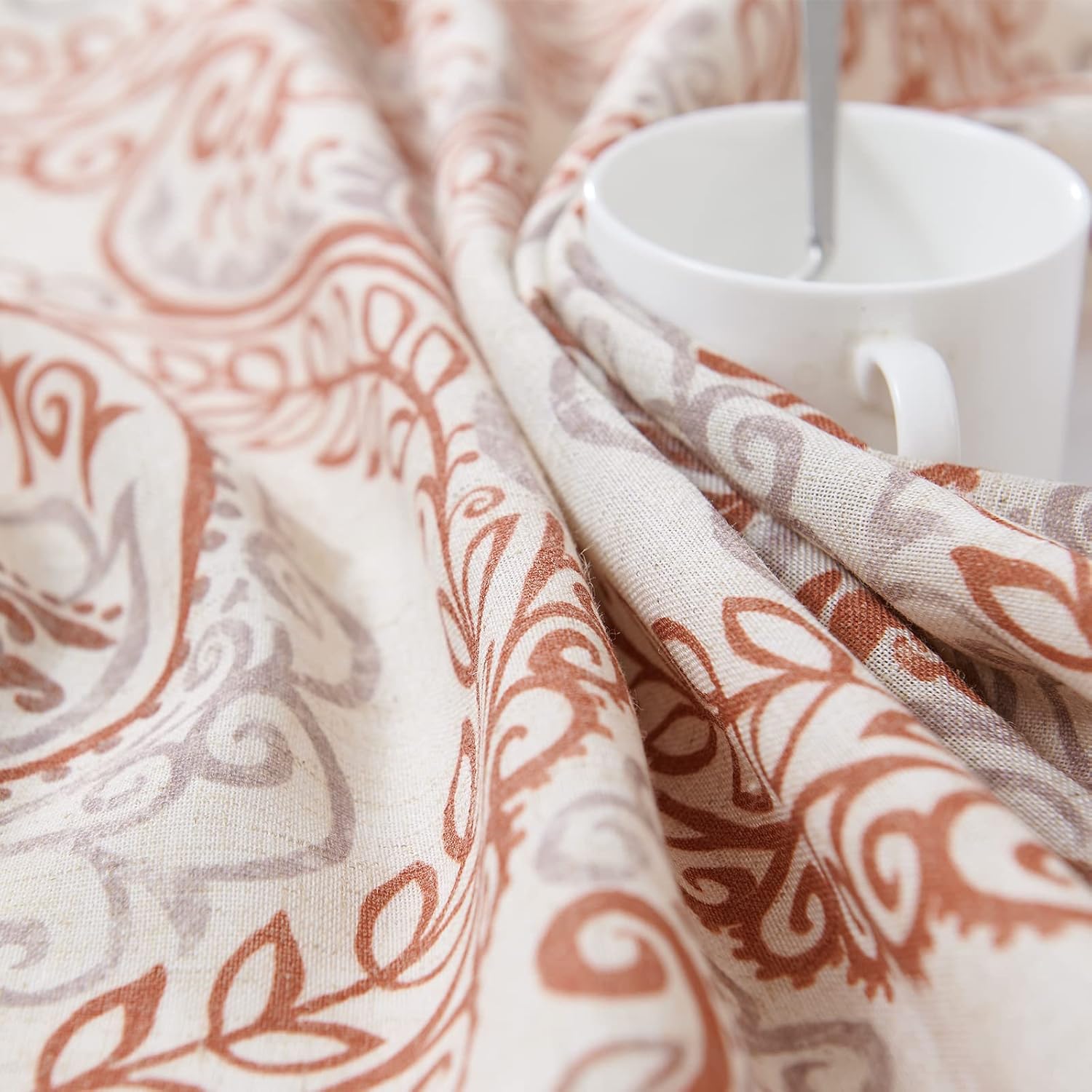 TOPICK Bloemen Keuken Gordijnen 61 cm Drop Linnen Doorschijnend Korte Cafe Botanische Print Kleine Raam Rod Pocket voor Wasruimte Badkamer 2 Panelen Verbena Grijs Verpakking: je ontvangt 2 gordijnen van 85% polyester+15% linnen. De afmetingen per stuk zij
