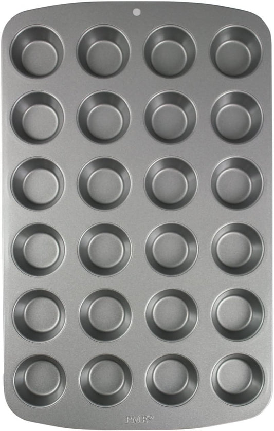 Mini-muffinvorm met anti-aanbaklaag 24 gaten 39,4 x 24,6 x 2,1 cm Over dit item Eersteklas bakvormen met antiaanbaklaag van koolstofstaal Afmetingen: 394 x 246 x 21,8 mm; afmetingen binnenbeker: Ø 47 mm x 20, 6 mm Robuust ontwerp zorgt voor stabiliteit en