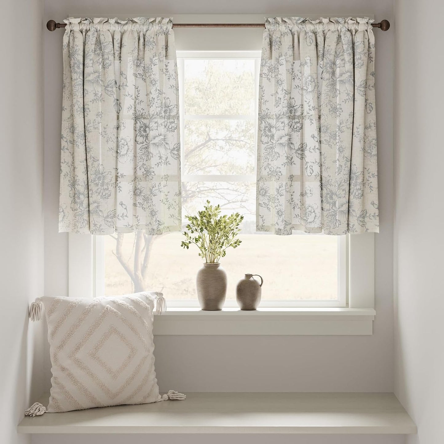 TOPICK Bloemen Keuken Gordijnen 61 cm Drop Linnen Doorschijnend Korte Cafe Botanische Print Kleine Raam Rod Pocket voor Wasruimte Badkamer 2 Panelen Verbena Grijs Verpakking: je ontvangt 2 gordijnen van 85% polyester+15% linnen. De afmetingen per stuk zij