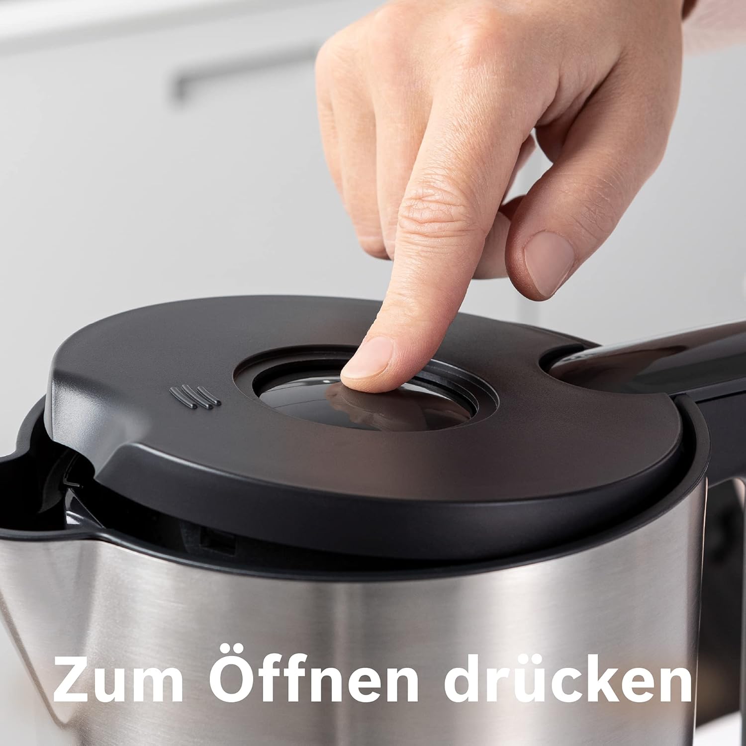 Waterkoker Temperatuurkeuze, Automatische Uitschakeling 1.5L De waterkoker heeft automatische uitschakeling en oververhittings- en droogkookbeveiliging. Met één hand te bedienen en dekselopening met één druk op de knop. Electric Kettles €88.37 waterkoker,