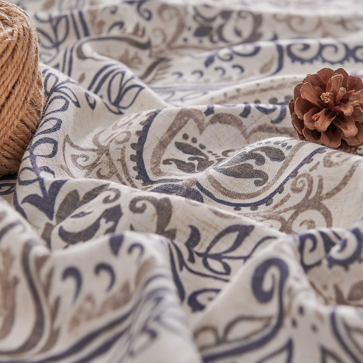 TOPICK Bloemen Keuken Gordijnen 61 cm Drop Linnen Doorschijnend Korte Cafe Botanische Print Kleine Raam Rod Pocket voor Wasruimte Badkamer 2 Panelen Verbena Grijs Verpakking: je ontvangt 2 gordijnen van 85% polyester+15% linnen. De afmetingen per stuk zij