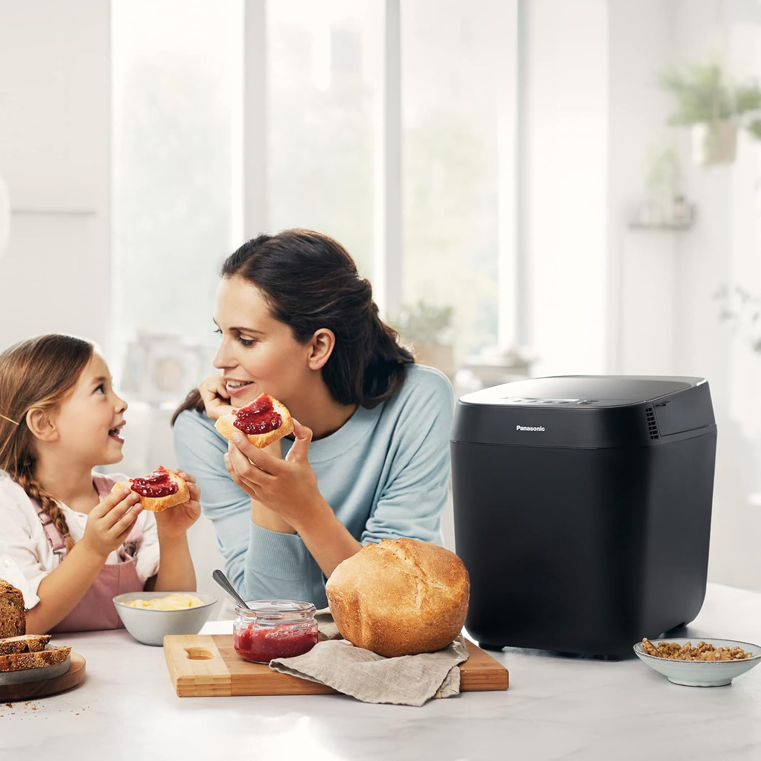 Panasonic broodbakmachine knapperig brood Croustina SD-ZF2010KXF, De enige broodbakmachine die je een knapperig en goudkleurig brood kan maken. met 18 programma's en uitgestelde start. Een nieuw ontwerp voor ronde en knapperige broden. 7 speciale programm