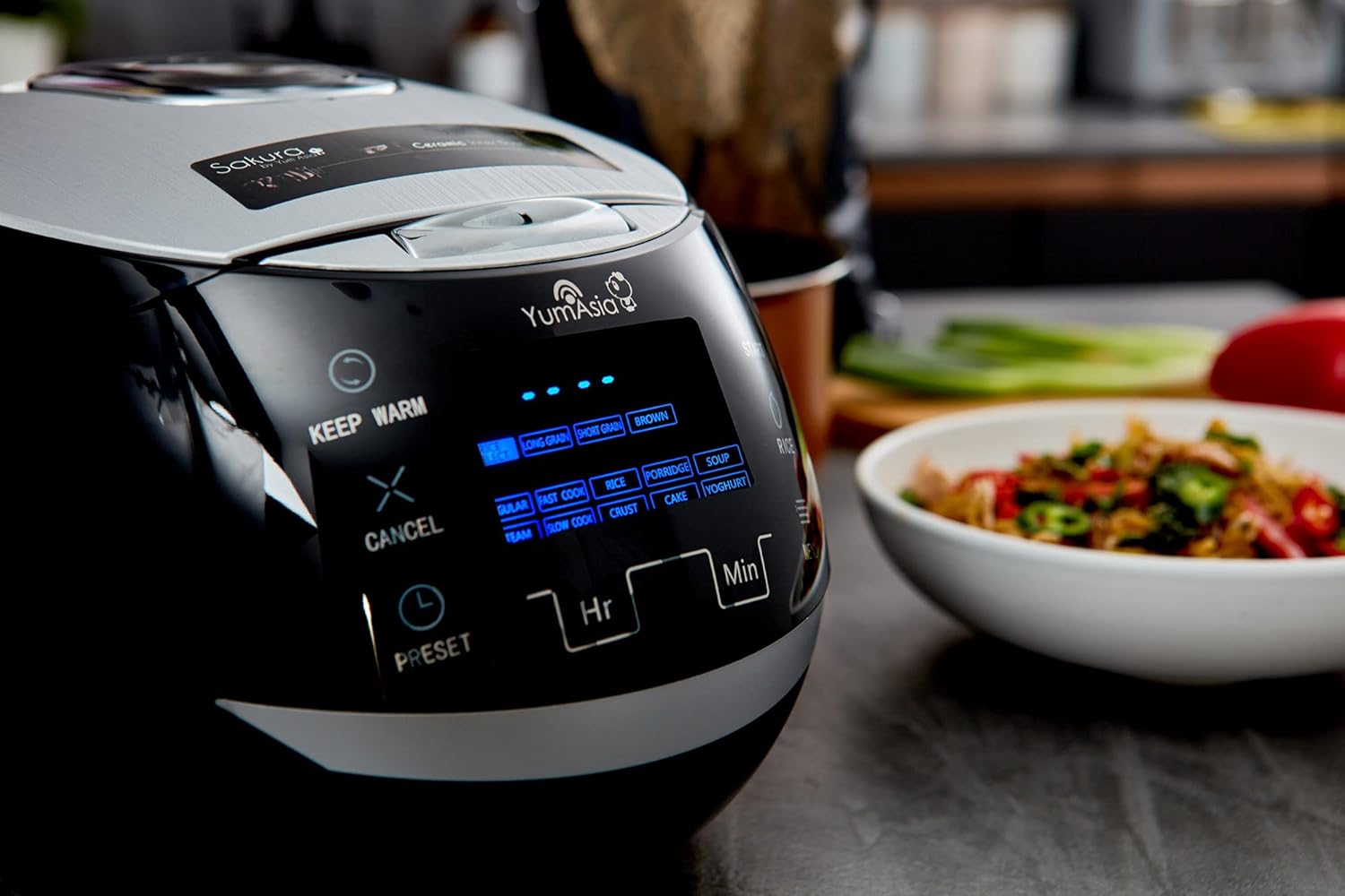 Yum Asia Sakura rijstkoker met keramische kom Over dit item PERFECTE RIJST MET EEN DRUK OP DE KNOP - Instellingen voor wit / langkorrelig, kortkorrelig / sushi en zilvervliesrijst met behulp van 7 verschillende kookfasen om automatisch de beste smaak, tex