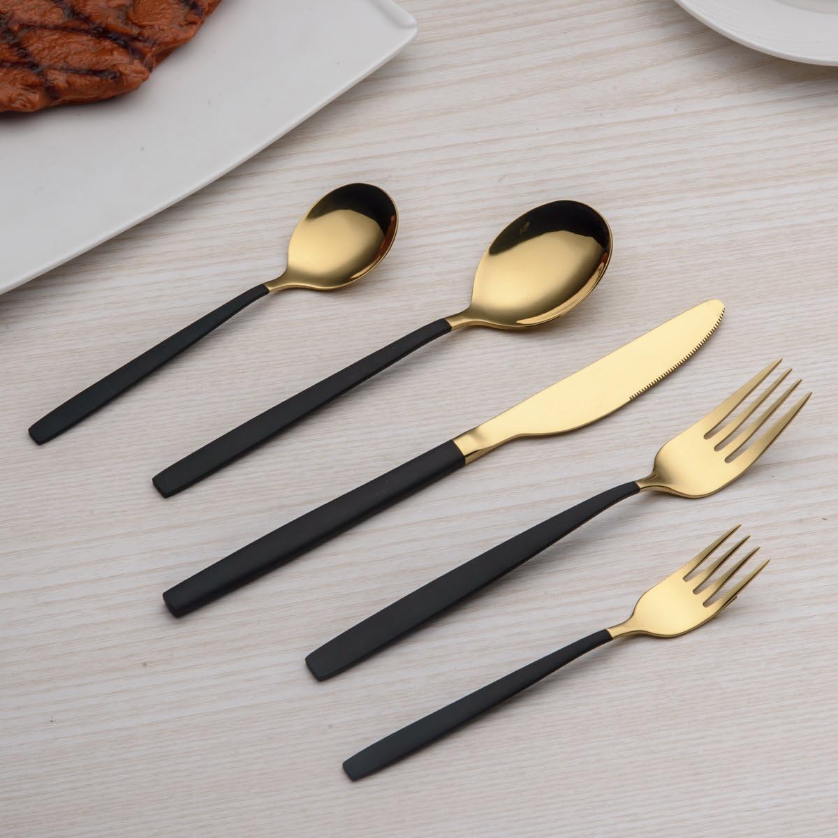 Berglander 30-delige vergulde bestekset glanzend goud Over dit item 30 stuks bevatten: 6 van elk, dinerlepel, dinervork, dinermes, theelepel, theevork Duurzaam, buigt niet; Sterk antiroest, ontwikkeld voor een goede grip voor volwassenen en kinderen. Goed