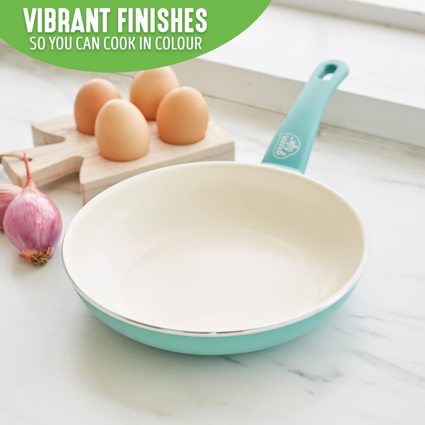 GreenLife Soft Grip Gezonde Keramische Antiaanbaklaag 16-delige Pannenset Over dit item DE POT EN PAN SET INCLUSIEF: 12 cm minikoekenpan, 18 cm en 24 cm koekenpan; 15 cm/1,1l en 18 cm/1,9l steelpan met deksel, 22 cm/4,8 kookpan met deksel, 24 cm/2,4l hapj