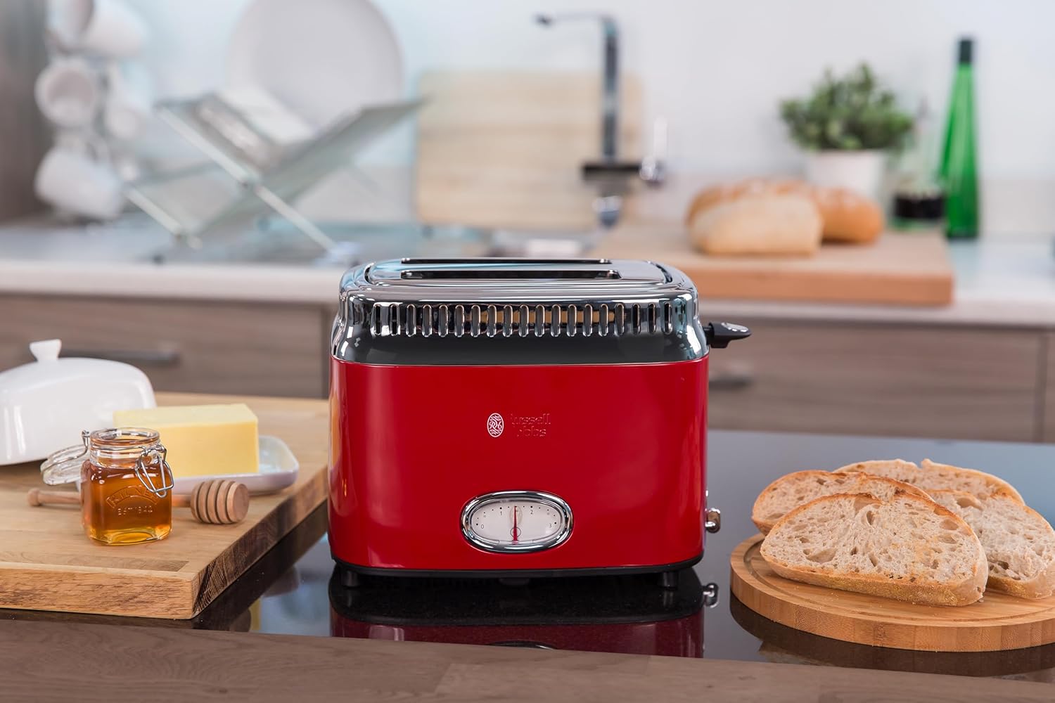 Russell Hobbs Waterkoker retro rood 1,7 l 2400 W snelkook Draadlooz en ideaal voor links- en rechtshandige gebruikers. U kunt vocht op de bodem ontdekken. Dit is normaal en wordt veroorzaakt door de stoom. Electric Kettles €71.99 broodrooster,retro,roestv