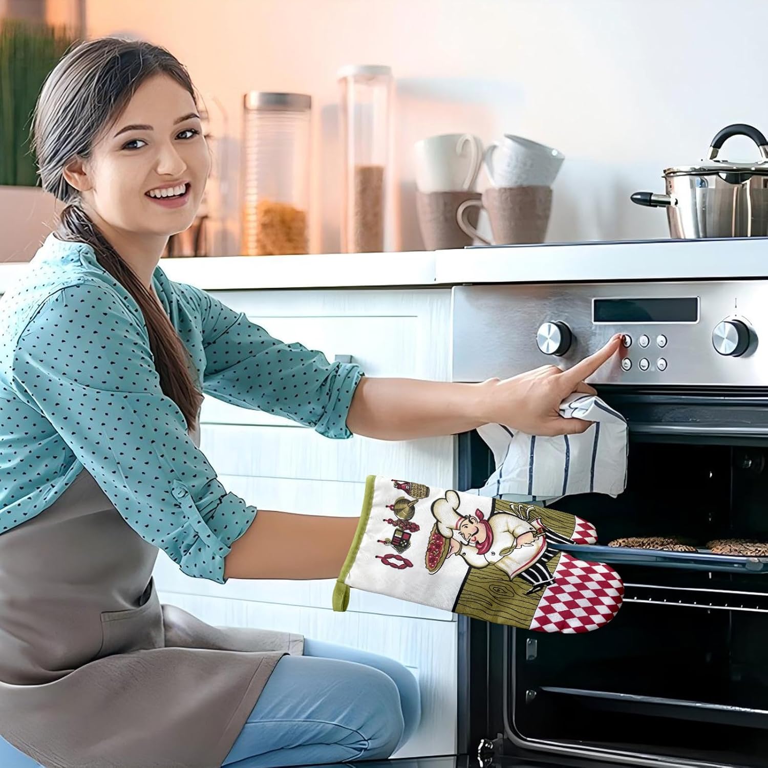 Ovenhandschoenen en pannenlappen set van 2 Over dit item Ovenhandschoenen en pannenlappen, 1 set ovenhandschoenen, hittebestendige antislip keukenhandschoenen voor keuken, barbecue, barbecue. Specificaties: Naam: Ovenhandschoen en pannenlap Materiaal: Pol