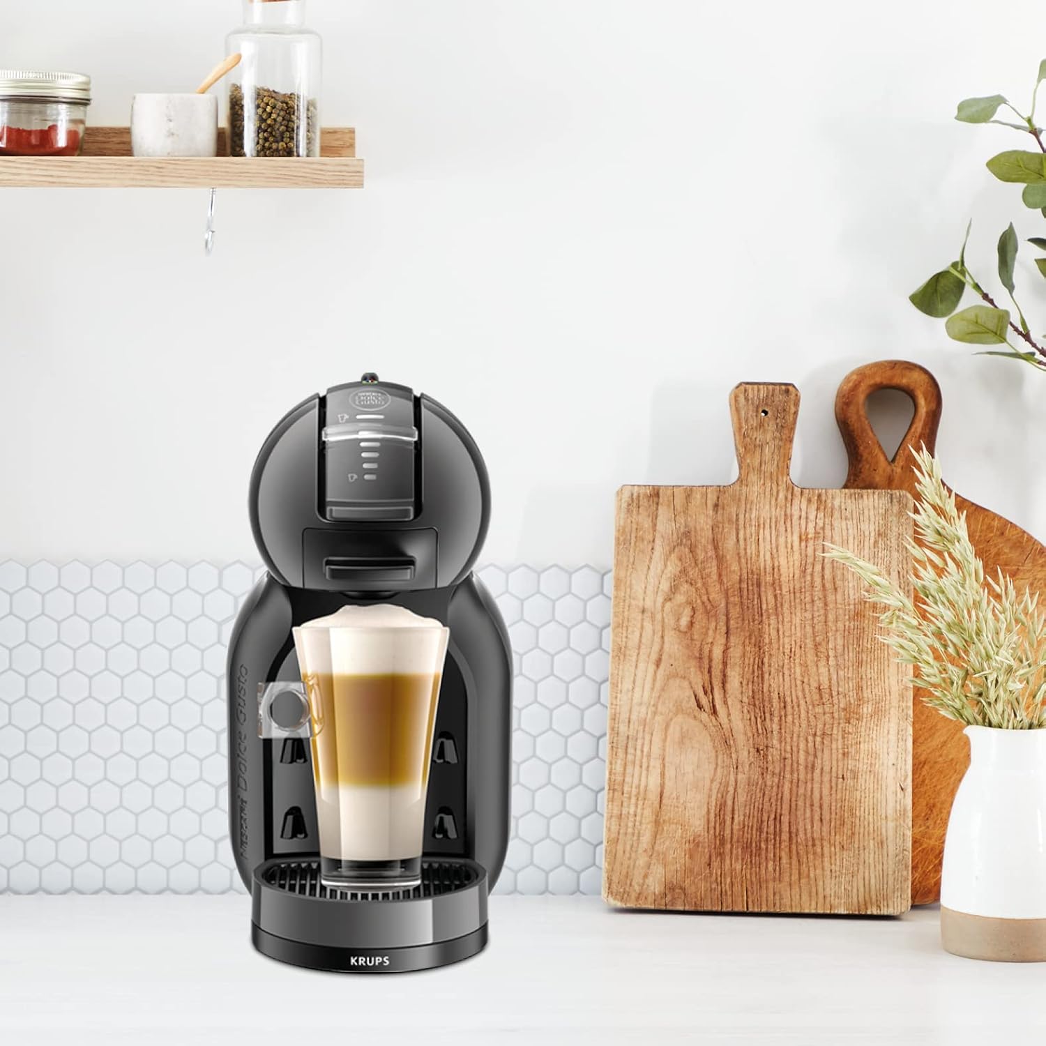 Krups NESCAFÉ Dolce Gusto Mini Me handmatige koffiecupmachine Over dit item Veelzijdig en eenvoudig meer dan 30 koffiecreaties en andere heerlijke warme en koude dranken eenvoudig met een druk op de knop bereid Select-technologie plaats gewoon de capsule
