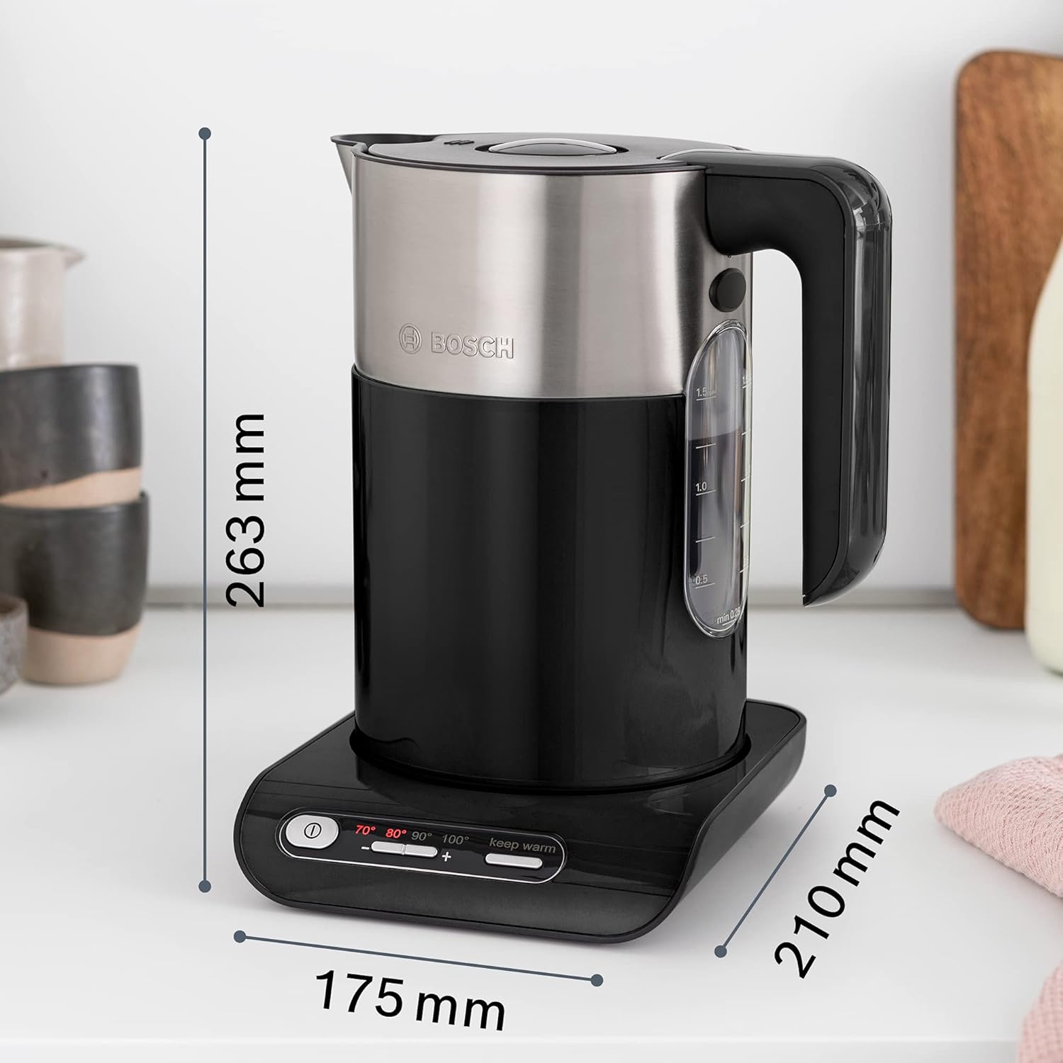 Waterkoker Temperatuurkeuze, Automatische Uitschakeling 1.5L De waterkoker heeft automatische uitschakeling en oververhittings- en droogkookbeveiliging. Met één hand te bedienen en dekselopening met één druk op de knop. Electric Kettles €88.37 waterkoker,
