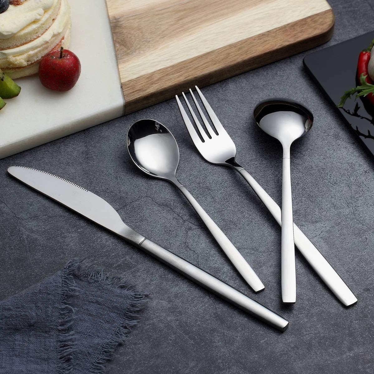 Berglander 30-delige vergulde bestekset glanzend goud Over dit item 30 stuks bevatten: 6 van elk, dinerlepel, dinervork, dinermes, theelepel, theevork Duurzaam, buigt niet; Sterk antiroest, ontwikkeld voor een goede grip voor volwassenen en kinderen. Goed