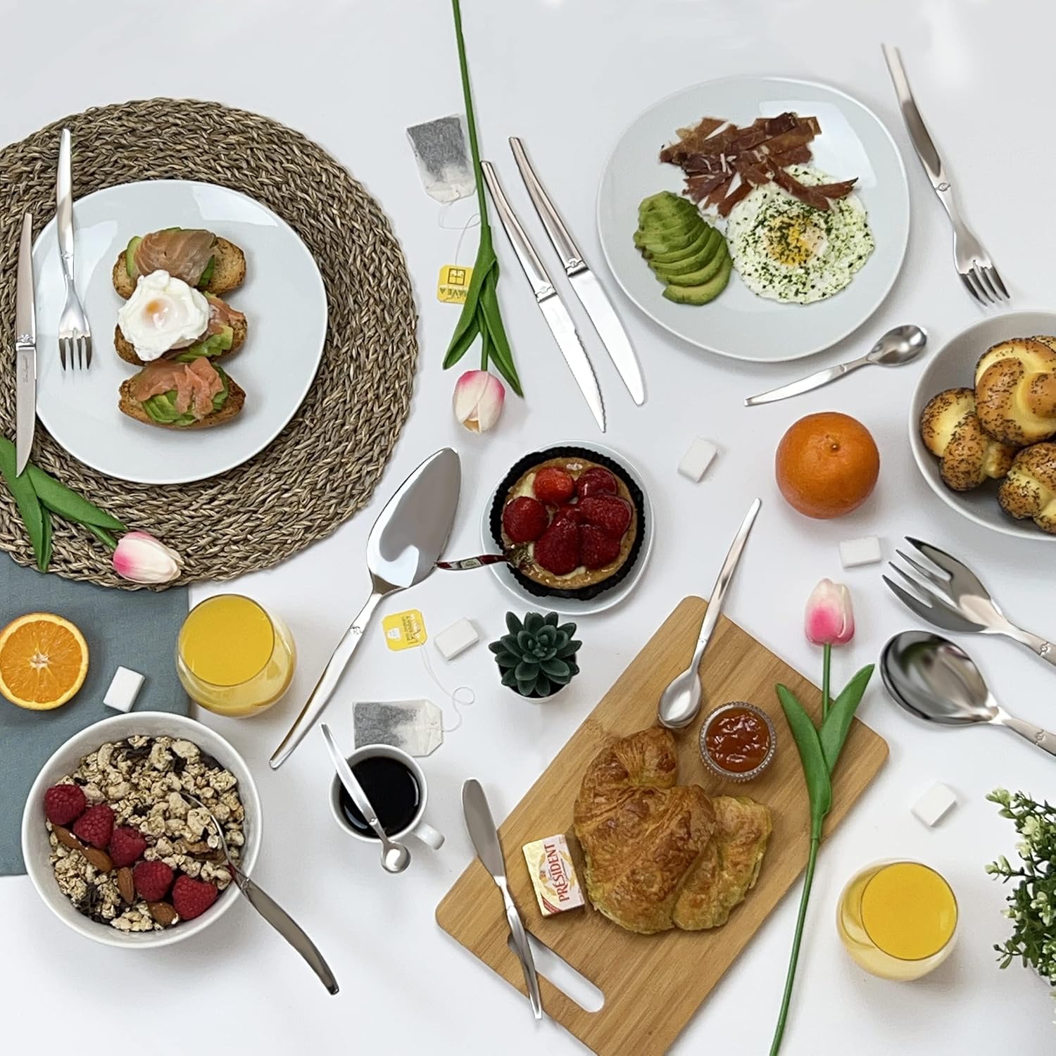 Lou Laguiole - Jet - Bestekset 24 delig Frans design Luxe bestekset voor 6 personen 18/0 edelstaal High Gloss Polished › Meer productgegevens bekijken Merk Lou Laguiole Aantal items 24 Materiaal Roestvrij staal Kleur Staal Instructies voor productverzorgi
