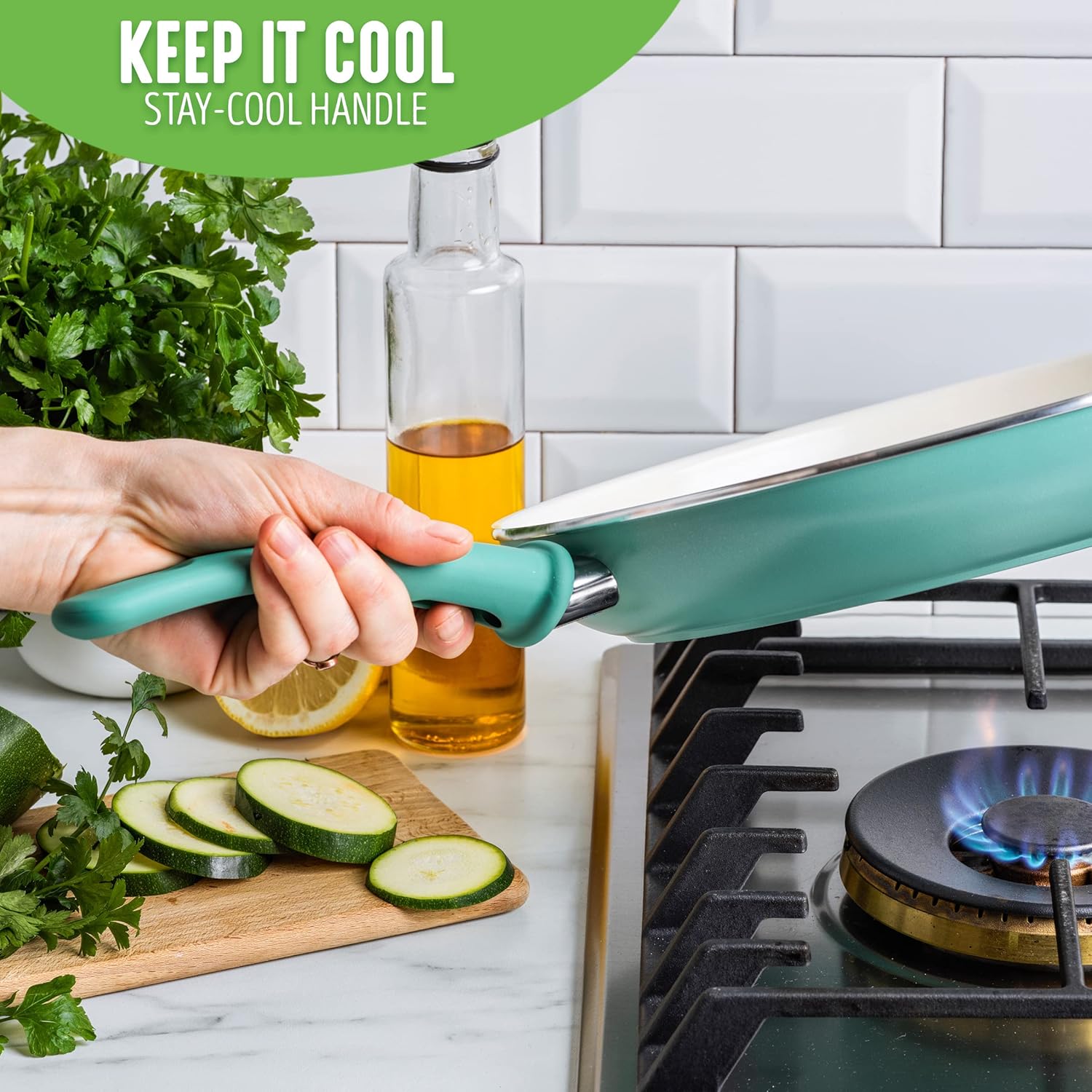 GreenLife Soft Grip Gezonde Keramische Antiaanbaklaag 16-delige Pannenset Over dit item DE POT EN PAN SET INCLUSIEF: 12 cm minikoekenpan, 18 cm en 24 cm koekenpan; 15 cm/1,1l en 18 cm/1,9l steelpan met deksel, 22 cm/4,8 kookpan met deksel, 24 cm/2,4l hapj