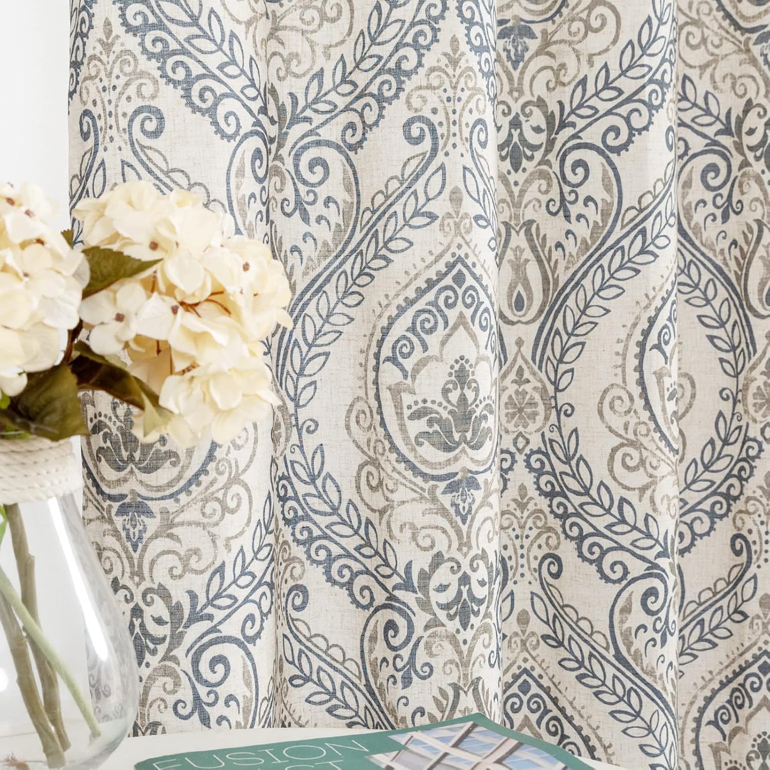 TOPICK Bloemen Keuken Gordijnen 61 cm Drop Linnen Doorschijnend Korte Cafe Botanische Print Kleine Raam Rod Pocket voor Wasruimte Badkamer 2 Panelen Verbena Grijs Verpakking: je ontvangt 2 gordijnen van 85% polyester+15% linnen. De afmetingen per stuk zij