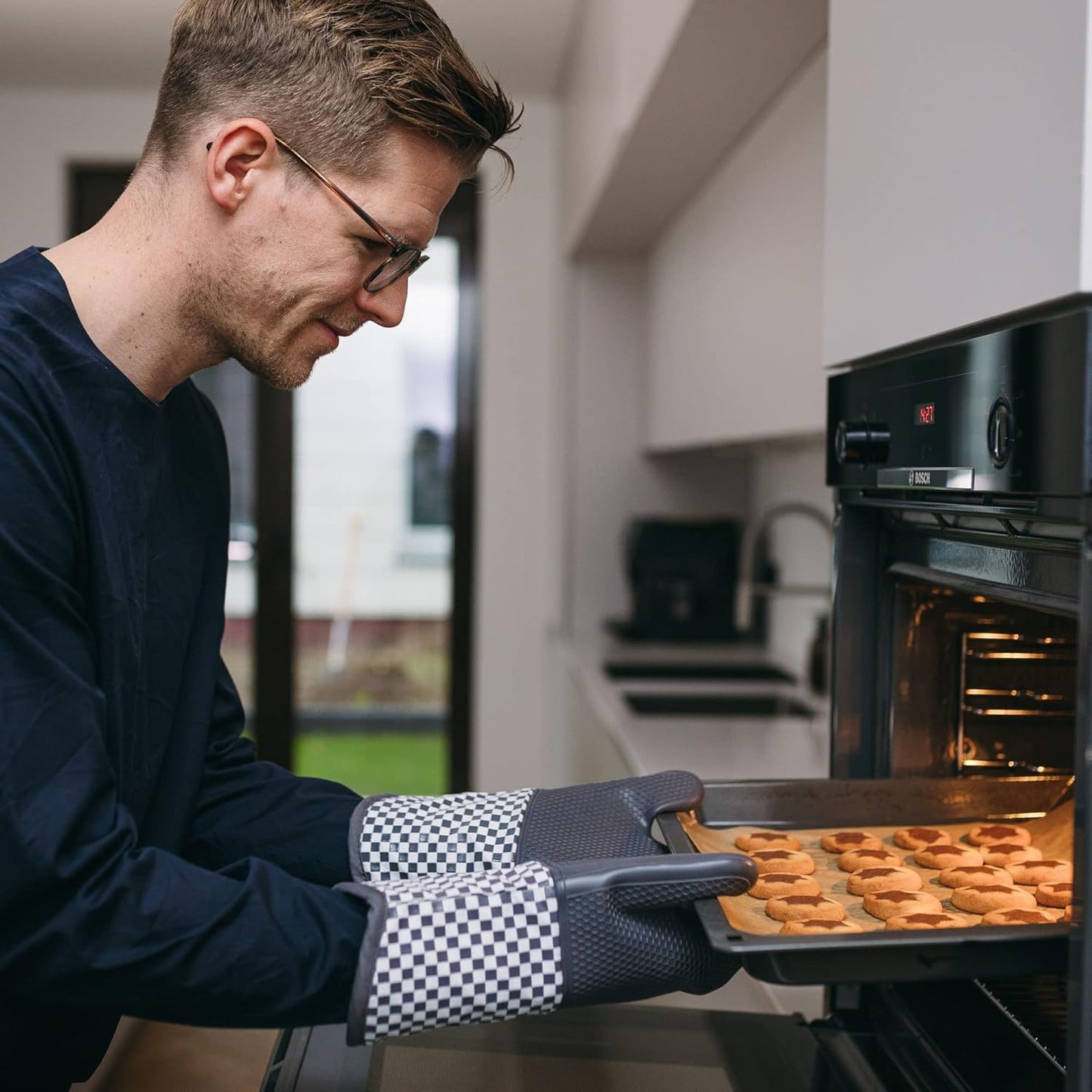 LauterSchutz® Ovenwanten per paar - met siliconen coating voor optimale grip en hittebestendigheid (contactwarmte: 250°C) in diverse kleuren (Gekleurd/lichtblauw) ✅ LauterSchutz - DE ORIGINELE, ONTWIKKELD EN ONTWORPELD IN DUITSLAND - De LauterSchutz ovenw