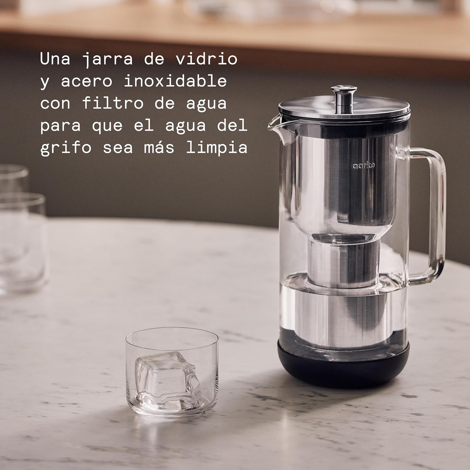 Jansen Keuken glazen waterfilter 2.4L met roestvrijstalen filter Ontdek de veelzijdigheid van de Aarke Purifier bij Jansen Keuken. Deze glazen waterfilter 2.4L biedt een verfijnde combinatie van glas en roestvrij staal. Het strakke design zorgt voor een s