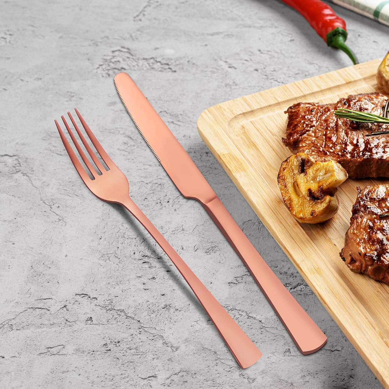 Bestdin Bestekset voor 6 personen 30-delige Over dit item 30-delige bestekset voor 6 personen: Bestdin als 30-delige titanium bestekset zwart bestaat uit 6 messen, 6 eetlepels, 6 tafelvorken, 6 theelepels en 6 dessertvorkjes. Ideaal voor elke formele of c