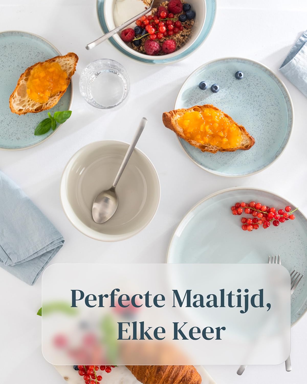 Aardewerk Servies Set Ibiza 36-delig - Vaatwasser-, Magnetron- en Krasbestendig Servies - Moderne Kommen en Borden Set voor 12 Personen - Tafelservice Pure Living in Licht Beige-blauw Deze 36-delige beige-blauwe servies set voor 12 personen combineert ele