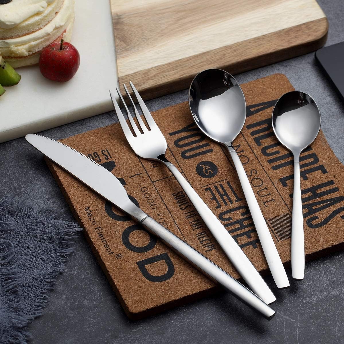 Berglander 30-delige vergulde bestekset glanzend goud Over dit item 30 stuks bevatten: 6 van elk, dinerlepel, dinervork, dinermes, theelepel, theevork Duurzaam, buigt niet; Sterk antiroest, ontwikkeld voor een goede grip voor volwassenen en kinderen. Goed
