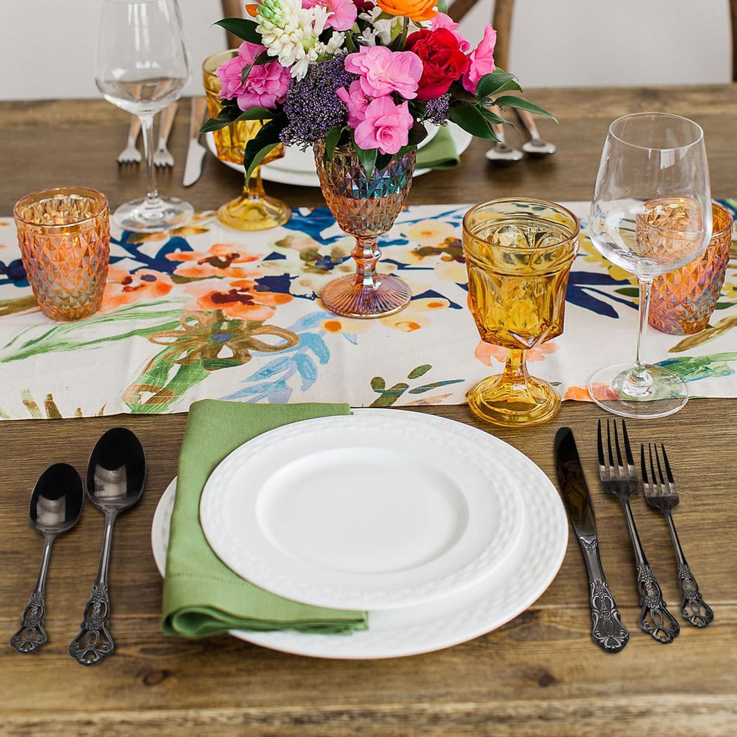 Bestekset, 20-delige bestekset voor 4 personen Over dit item Luxe Royal design: net als zijn naam geeft deze bestekset een koninklijke overeenkomst voor je tafel en een uitstekende uitstraling om indruk te maken op familie en vrienden. De moderne glanzend