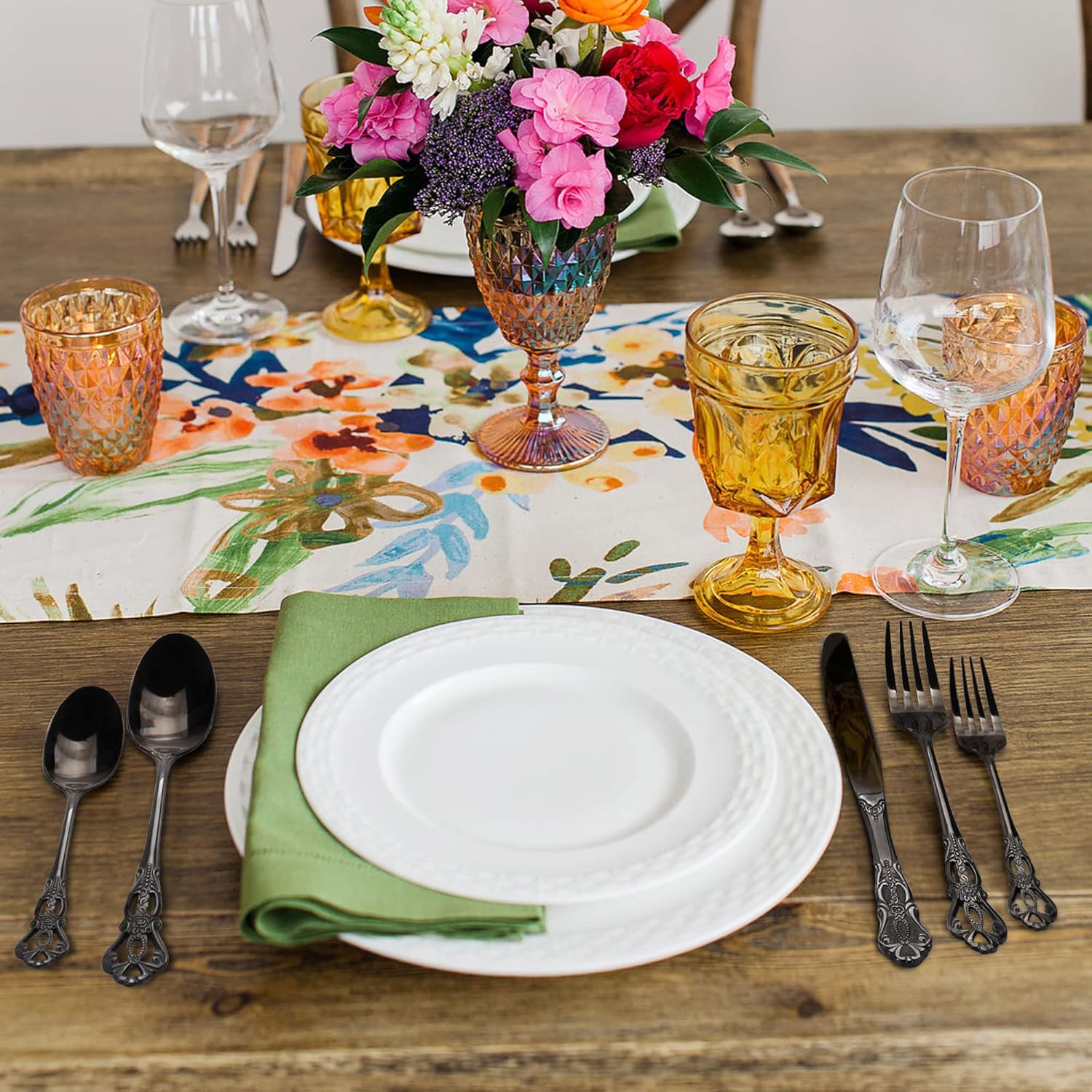 Bestekset, 20-delige bestekset voor 4 personen Over dit item Luxe Royal design: net als zijn naam geeft deze bestekset een koninklijke overeenkomst voor je tafel en een uitstekende uitstraling om indruk te maken op familie en vrienden. De moderne glanzend