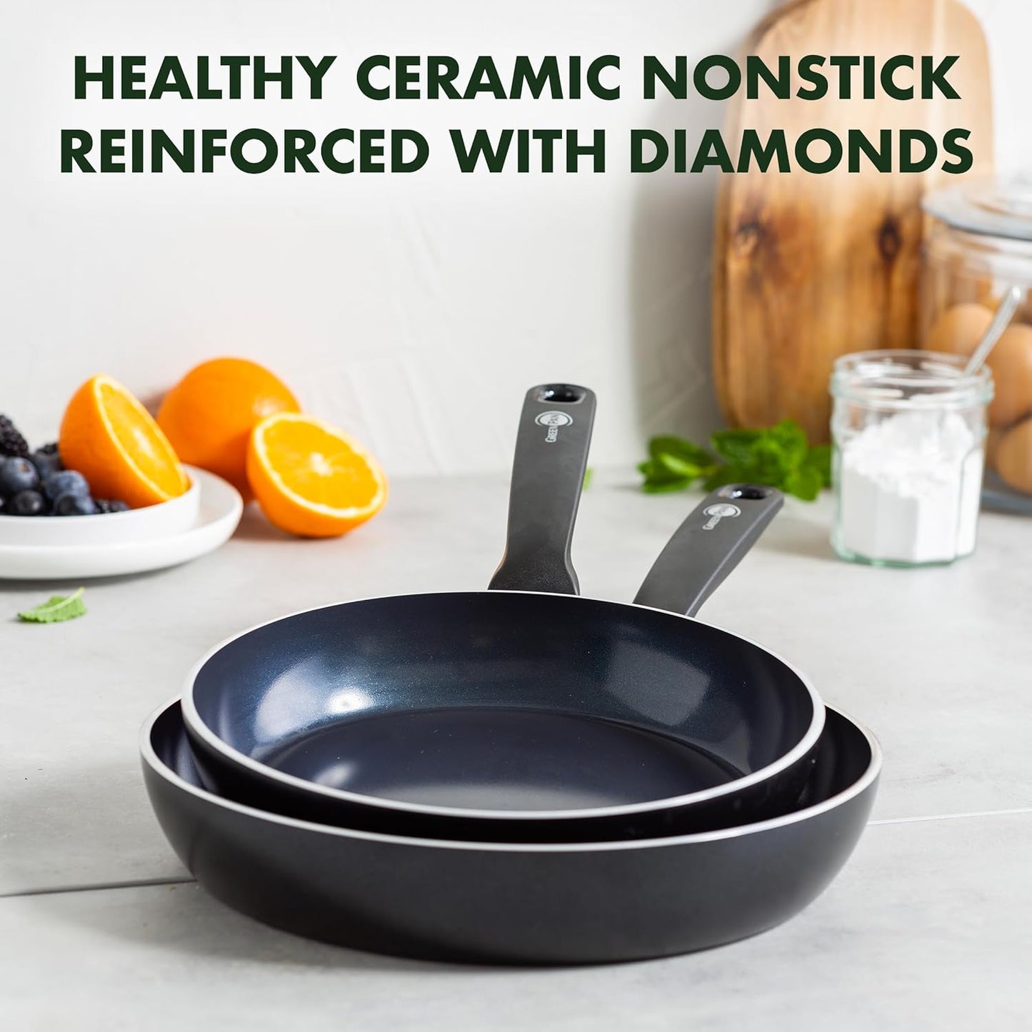 GreenPan Torino Gezonde Keramische Nonstick 2-Delige Koekenpan Set Over dit item Set inclusief: 20 cm koekenpan, 24 cm koekenpan en 28 cm koekenpan GreenPan's Thermolon gezonde keramische antiaanbaklaag is vrij van PFAS, dus er komen geen giftige dampen v