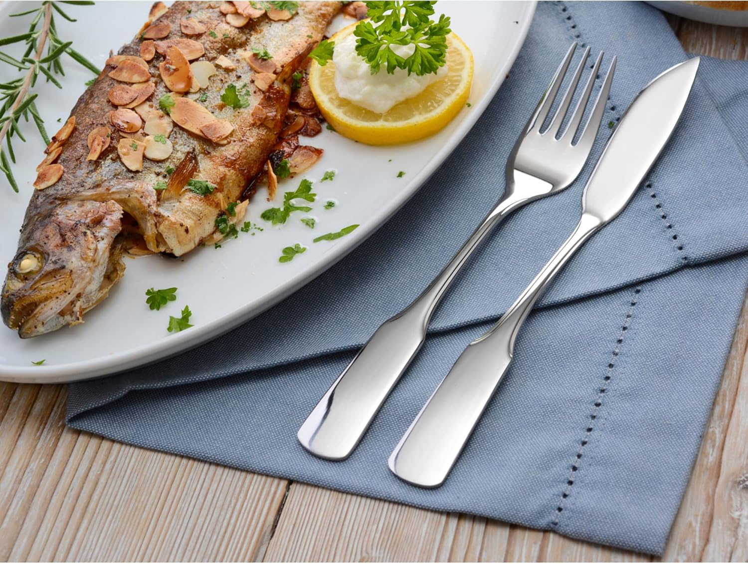 GRÄWE Visbestek 4-delig visvorken, vismessen Over dit item GRÄWE Visbestek 4-delig voor 2 personen – serie Spade. Ontdek de tijdloze elegantie en uitstekende kwaliteit van het GRÄWE visbestek, 4-delig voor 2 personen, uit de serie Spade. Deze bestekset is