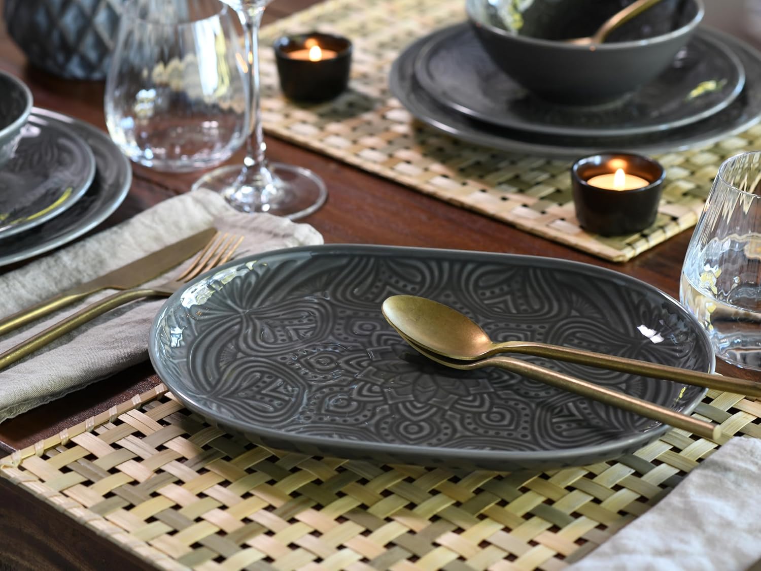 CreaTable, 21625, serie Orient Mandala, 2-delige serviesset, bordenset van porselein, vaatwasser- en magnetronbestendig, Made in Europe ✅ Elegante platenset: je krijgt hier een prachtige 2-delige platenset in een elegante ovale vorm met een diameter van 2