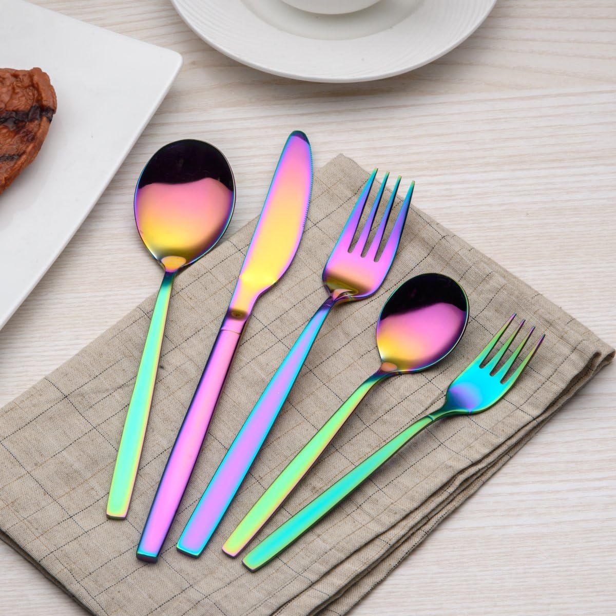 Berglander 30-delige vergulde bestekset glanzend goud Over dit item 30 stuks bevatten: 6 van elk, dinerlepel, dinervork, dinermes, theelepel, theevork Duurzaam, buigt niet; Sterk antiroest, ontwikkeld voor een goede grip voor volwassenen en kinderen. Goed