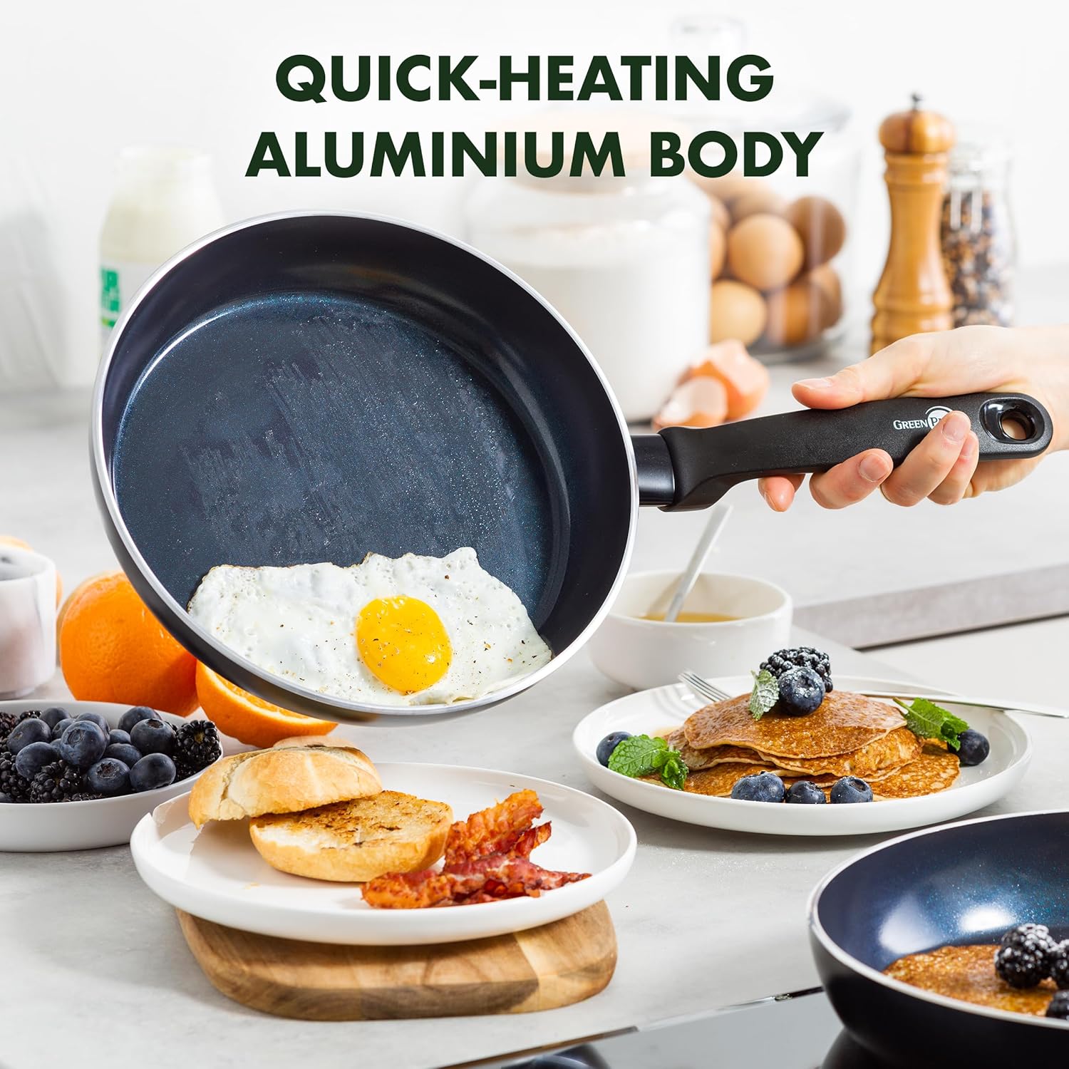 GreenPan Torino Gezonde Keramische Nonstick 2-Delige Koekenpan Set Over dit item Set inclusief: 20 cm koekenpan, 24 cm koekenpan en 28 cm koekenpan GreenPan's Thermolon gezonde keramische antiaanbaklaag is vrij van PFAS, dus er komen geen giftige dampen v