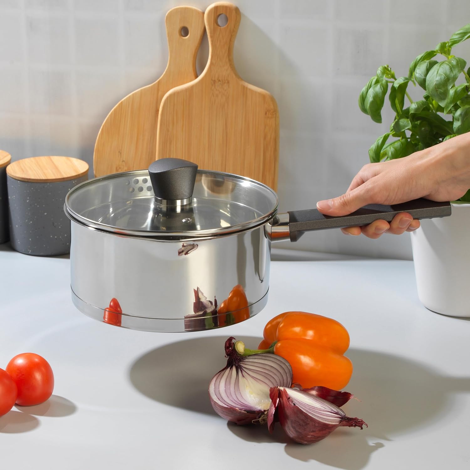 Russell Hobbs Excellence 3 Tier Steamer with Glass Lid 18 cm Perfect for everyday use, this Russell Hobbs Excellence Collection steamer features multiple steaming tiers and a tempered glass lid with steam vent. The steamer measures 18 cm and each tier fea