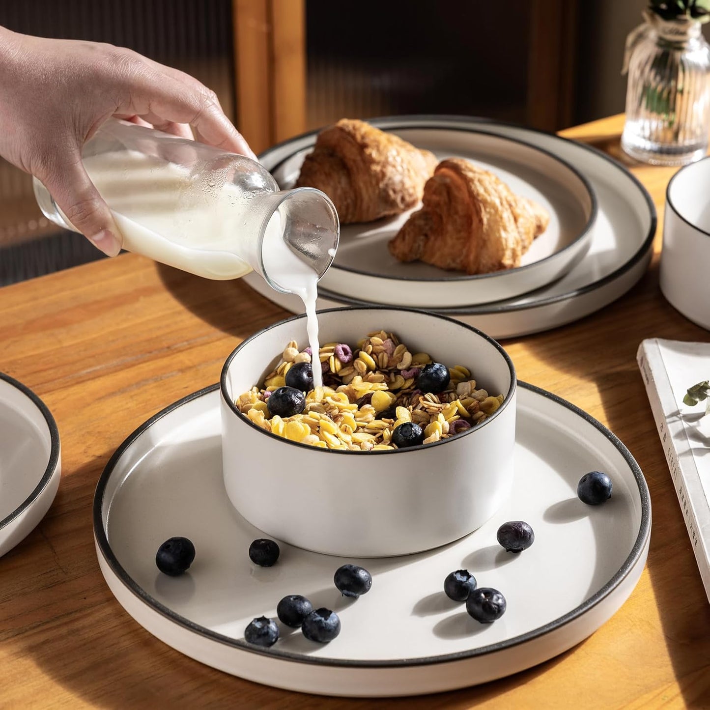 LeRatio Diner Set voor 6, 18-delige set borden en kommen van aardewerk, chip- en krasbestendig serviesset, oven- en vaatwasser- en magnetronbestendige serviesset (gespikkelde zwart-witte rand, servies LeRatio Diner Set voor 6, 18-delige set borden en komm