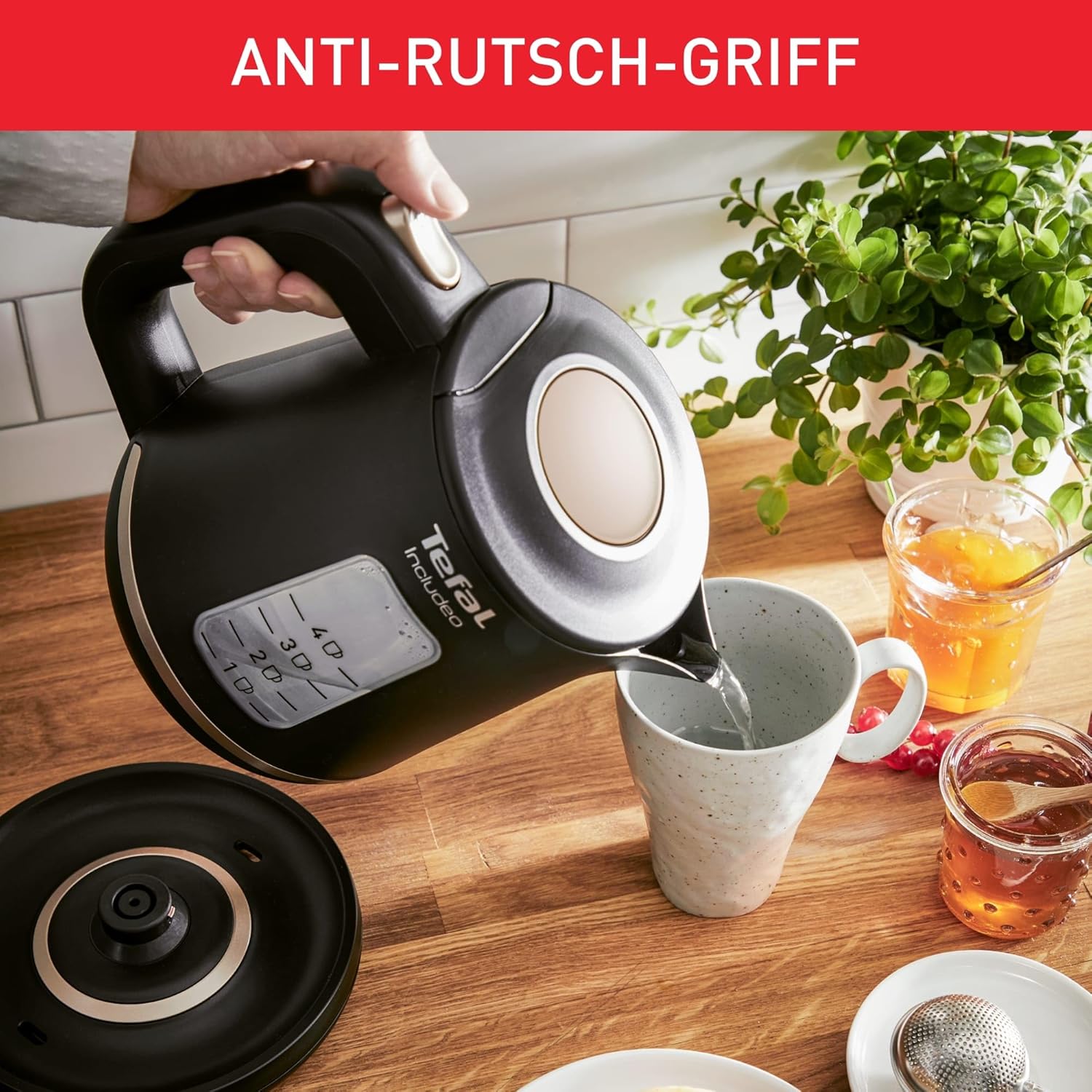 Tefal Includeo waterkoker 1 liter, Anti kalkfilter, Waterniveau indicator, Ruime schenktuit Over dit item De schenktuit maakt gemakkelijk serveren mogenlijk. 1 liter inhoud en matig gewicht voor eenvoudiger gebruik en service. Openen van het deksel door s