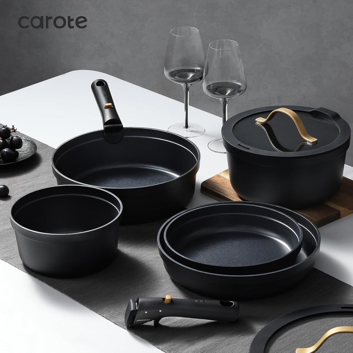 CAROTE Pannenset met afneembare handgrepen 20-delig anti-aanbak kookgerei Over dit item CAROTE Pannen/pannenset met afneembare handgrepen, pan, steelpan, wok, anti-aanbaklaag, koken, stapelbare pan, inductie, ovenbestendig, vaatwasser Voor een opgeruimde