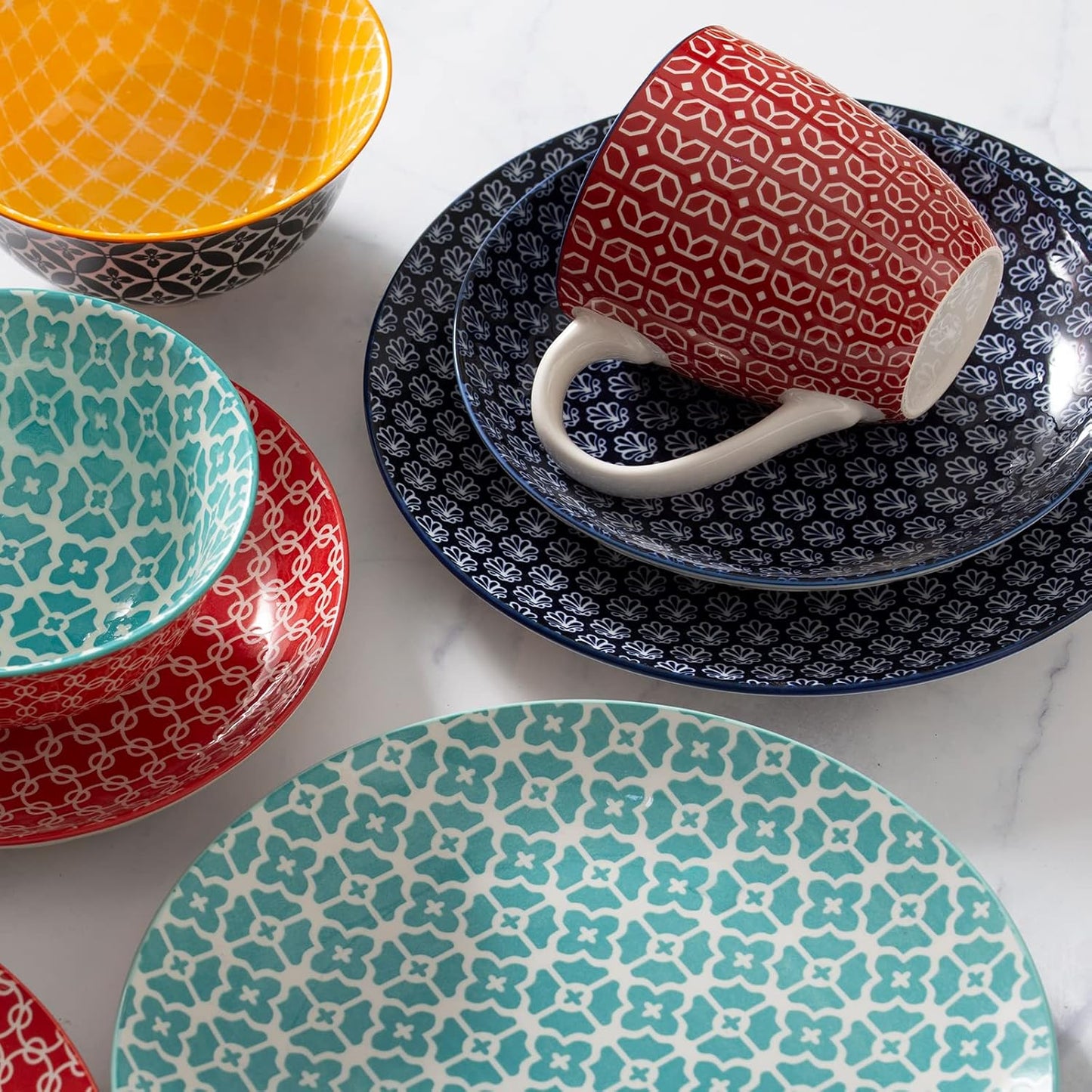 DOWAN Keramische serviessets, 16-delige serviesset voor 4, decoratieve borden en kommensets, porseleinen dinersaladeborden, mokken en soepkommen set voor keuken, housewarming cadeau DOWAN porseleinen serviesets, 16-delige schotelset, service voor 4, leven