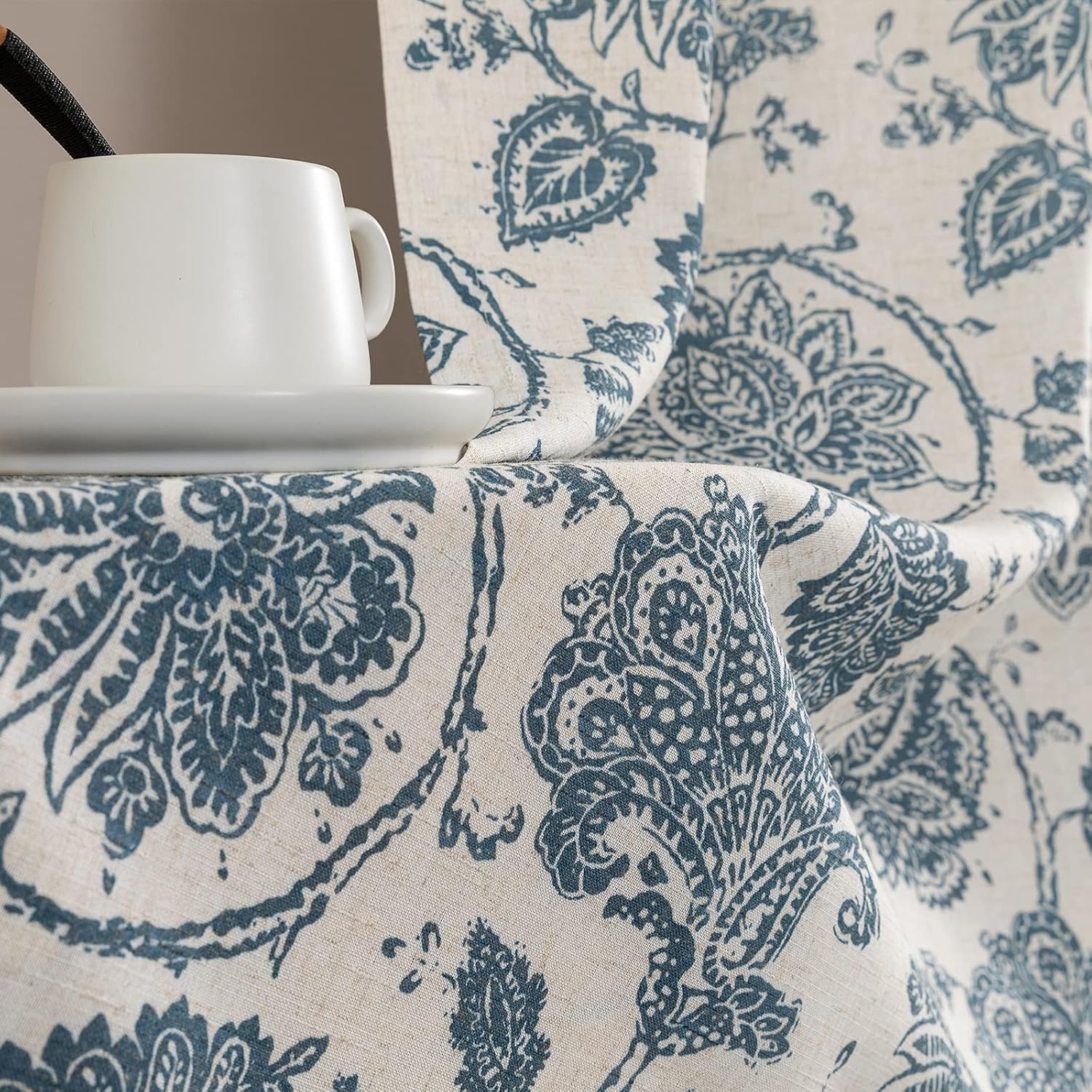 TOPICK Bloemen Keuken Gordijnen 61 cm Drop Linnen Doorschijnend Korte Cafe Botanische Print Kleine Raam Rod Pocket voor Wasruimte Badkamer 2 Panelen Verbena Grijs Verpakking: je ontvangt 2 gordijnen van 85% polyester+15% linnen. De afmetingen per stuk zij