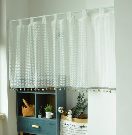 Korte transparante gordijnen met elegant patroon 140cm x 50cm Over dit item MATERIAAL: Het transparante gordijn is gemaakt van 100% polyester of hoogwaardige voile. Zo is hij bijzonder licht, zacht en luchtig. Ophanging: Meerdere ophangopties met lussen o