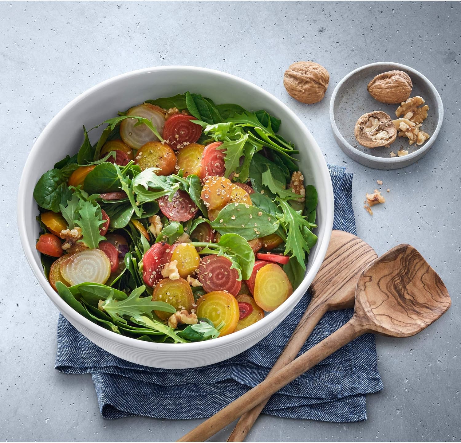 WMF Nuova Saladecouvert 30cm, 2-delig, Saladevork & lepel Cromargan: 18/10 roestvrij staal: Het bestek is uitermate duurzaam, vormvast, hygiënisch, zuurbestendig en zeer goed bestand tegen gebruikerssporen. Vaatwasmachinebestendig Lengte van 30 cm Inhoud: